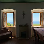 Hostel Shotgun & *
