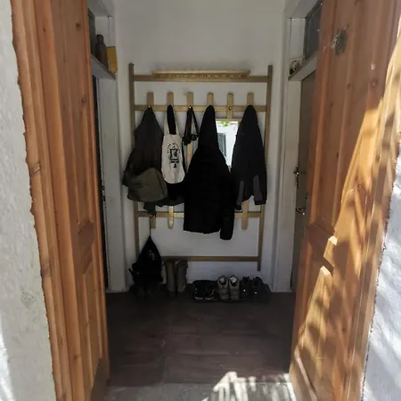 Shotgun & Hostel Vuno